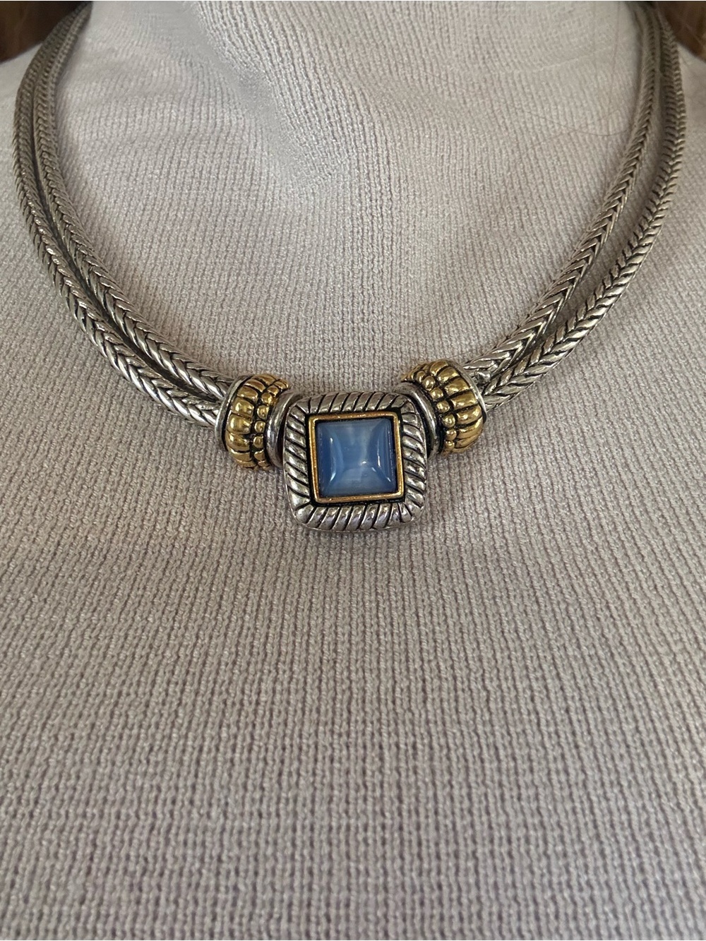 Vintage Premier Designs Blue Sky Necklace Magnetic Closure Necklace